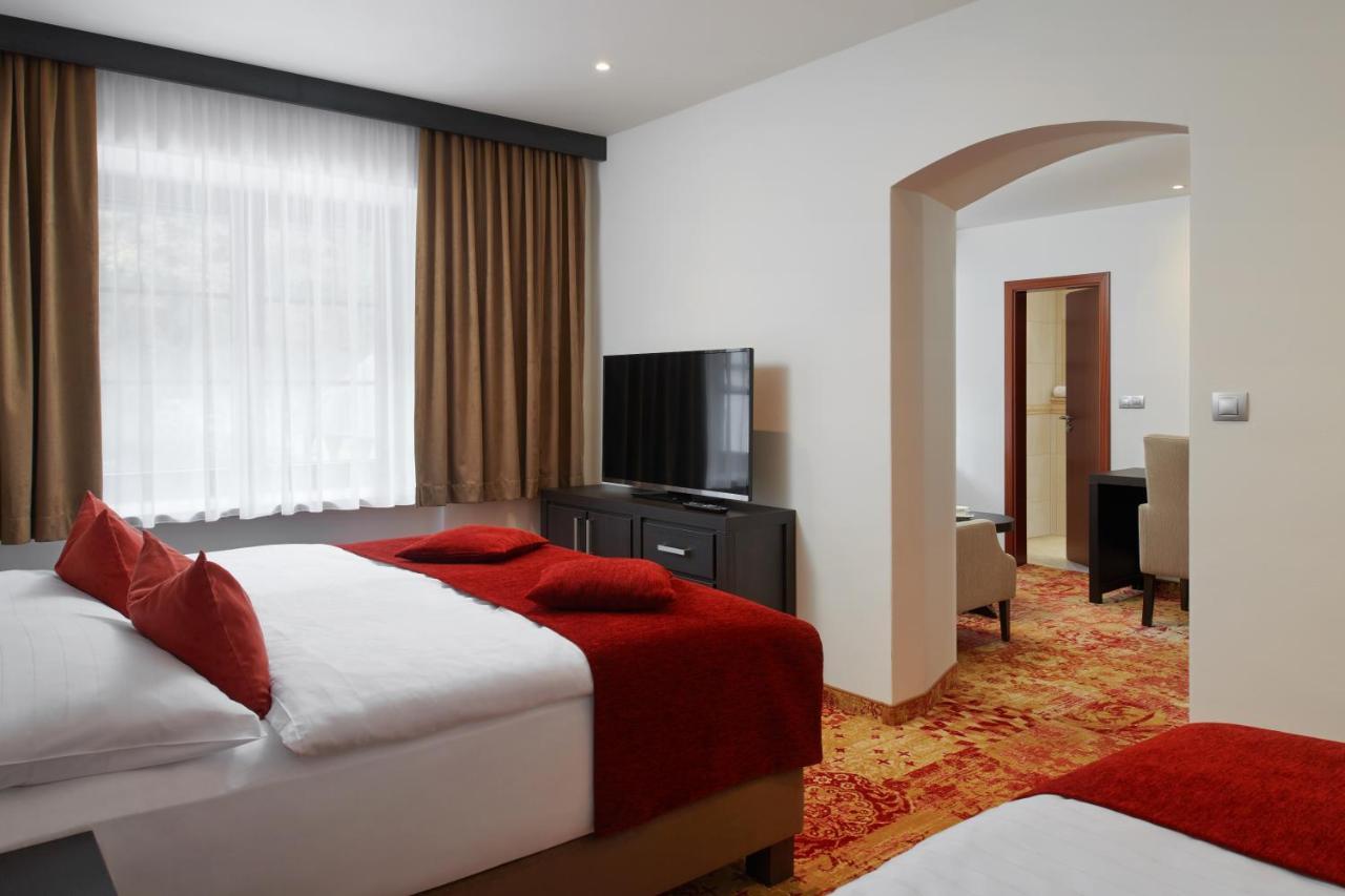 Singer Hotel